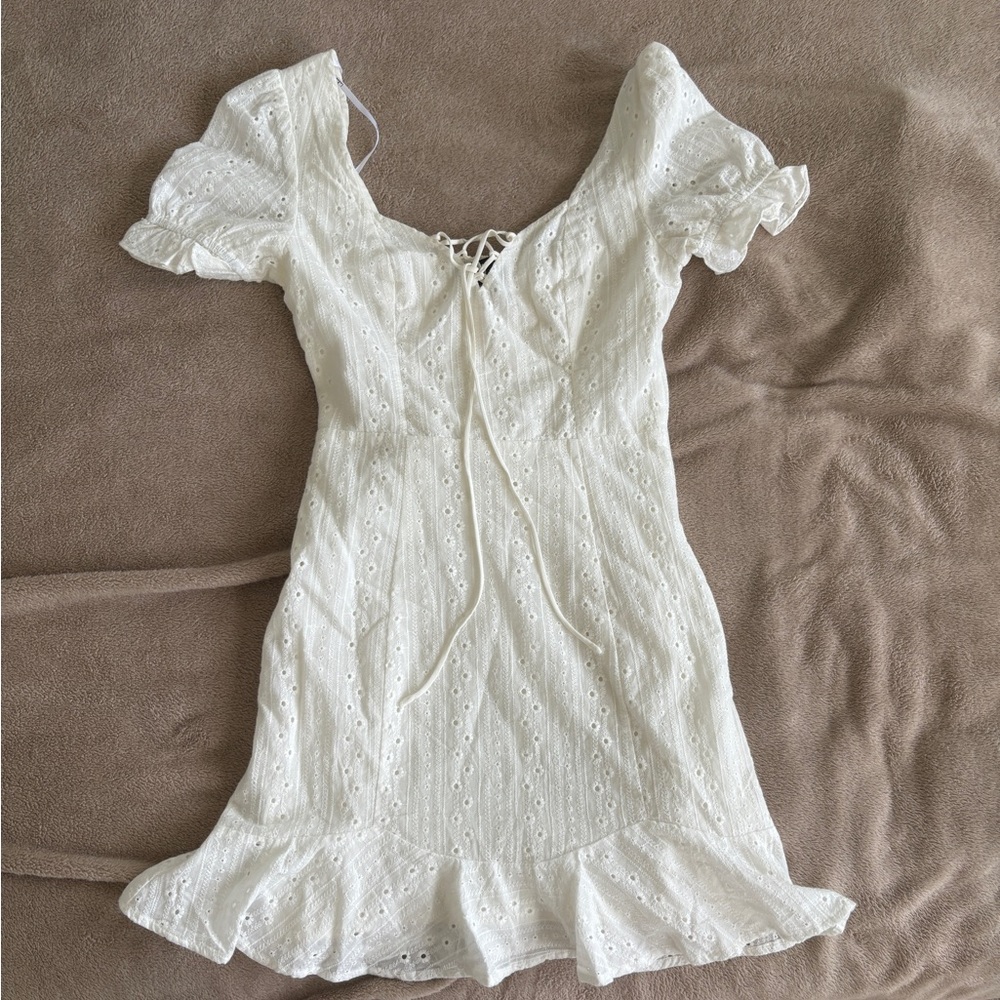White mini flowy dress